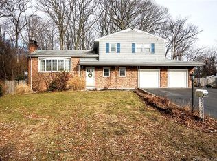 39 Hollow Tree Rd, Norwalk, CT 06854