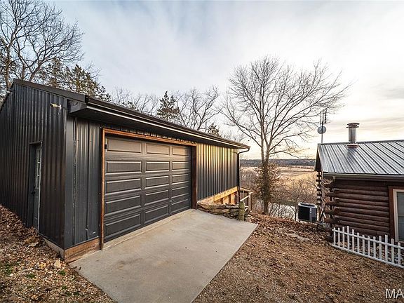 4th image of 2585 River Rd