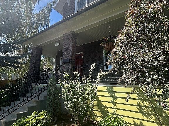 3rd image of 805 W Diamond St