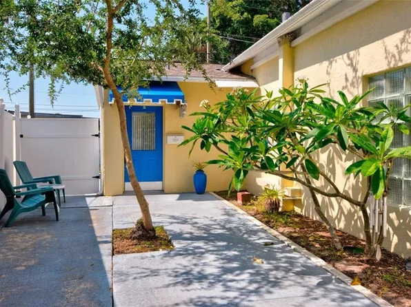 127 SE Lincoln Cir N, Saint Petersburg, FL 33703