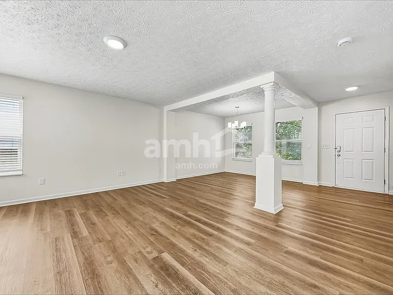 2044 Woodmere Dr — Photo 7
