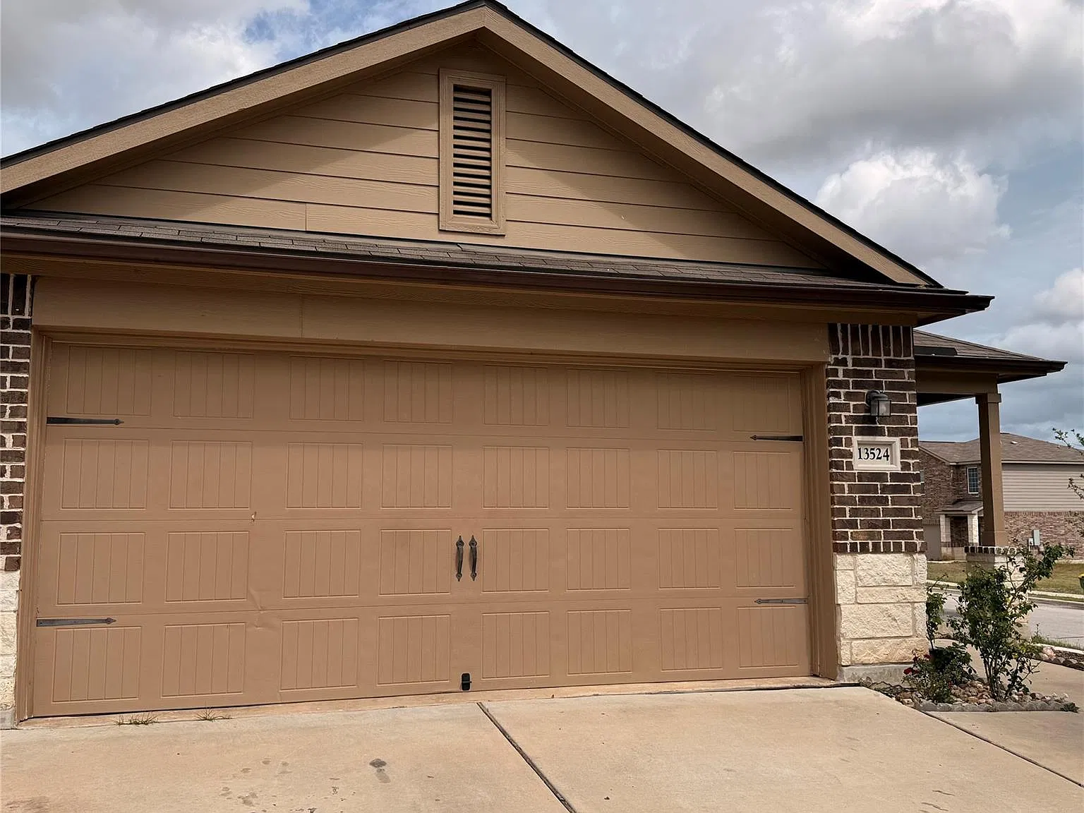 3 bed, 2.0 bath, 1571 sqft, $1,700 — Photo 1