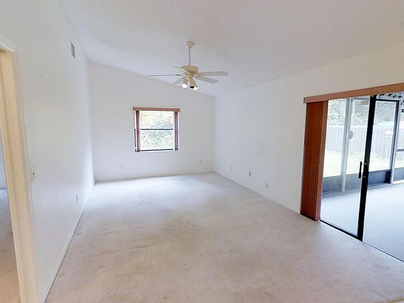 4th image of 570 Awin Cir SE