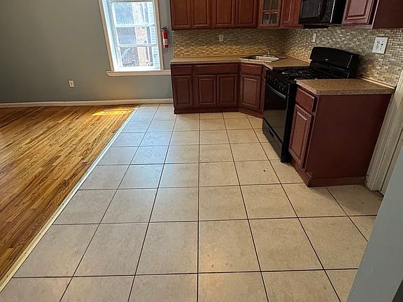 2nd image of 184 W Bigelow St #2B