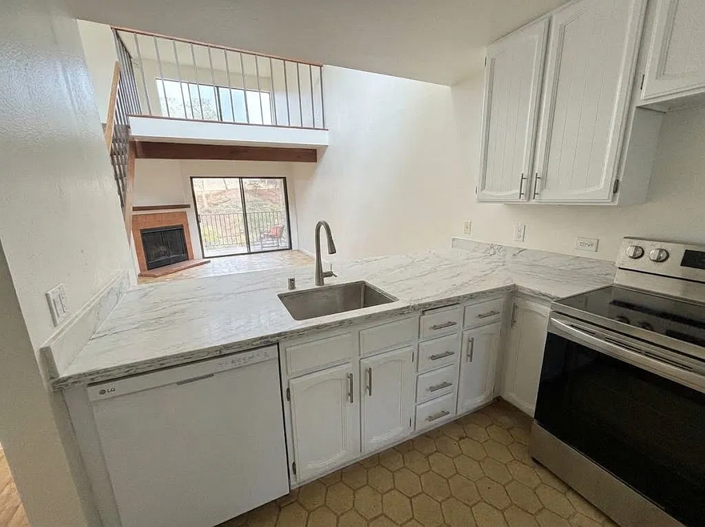 2 bed, 964 sqft, $3,500 — Photo 4