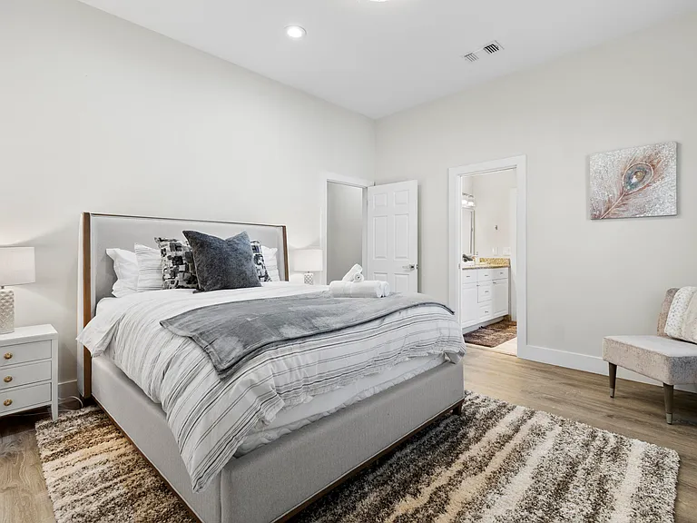9010 Gardens Glen Cir — Photo 18