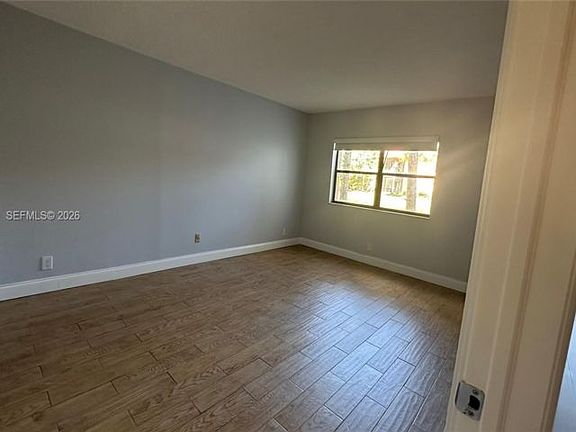 4th image of 200 Lakeview Dr APT 111