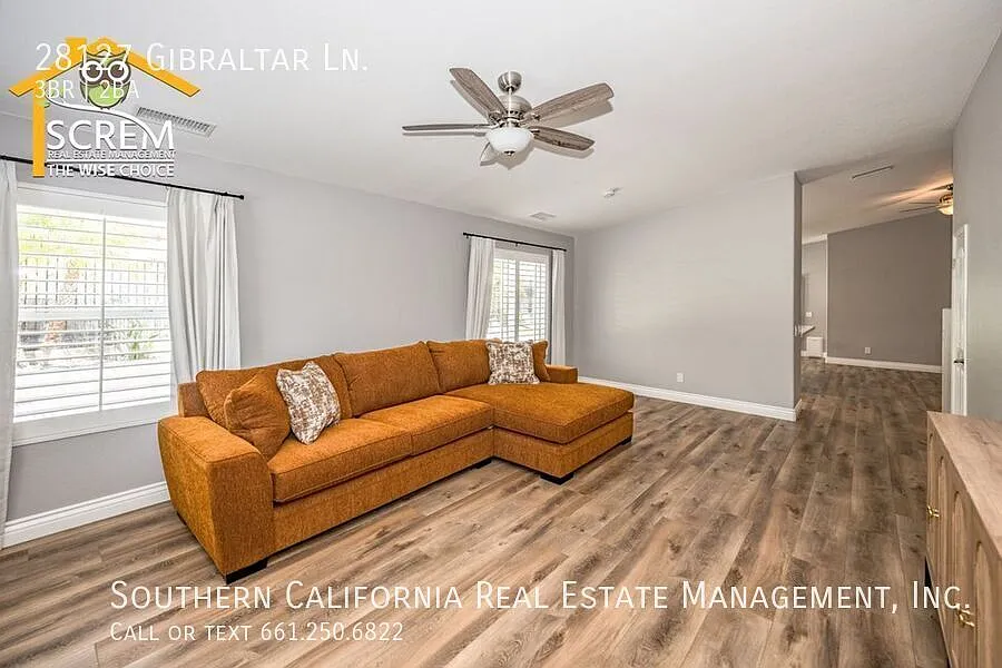 Single Story Three Bedroom Home in Castaic — Photo 4