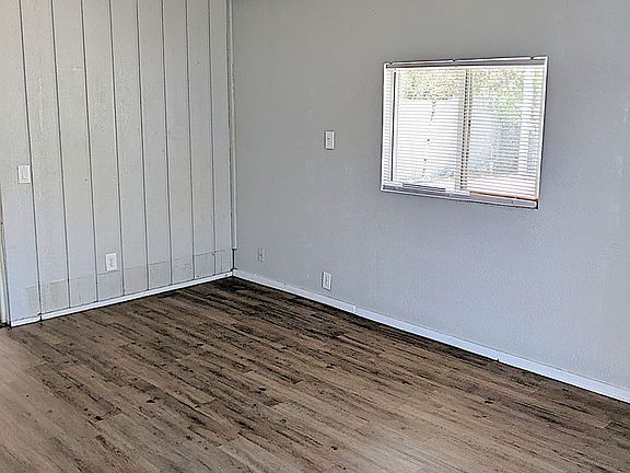 4th image of 221-225 E Brookside St #16