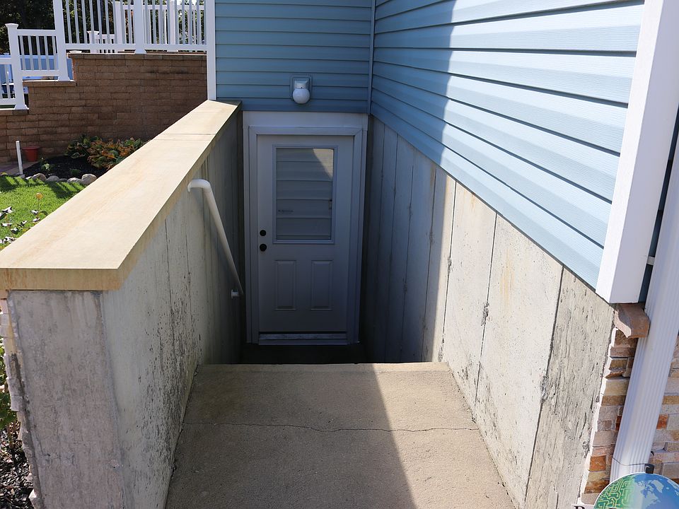1st image of 15 Ciliotta Ln