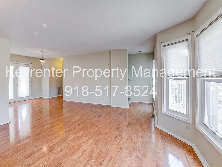 1303 S Lawton Ave #E — Photo 15