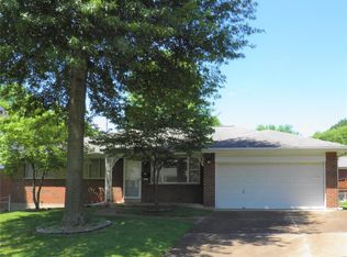 721 Henlin Dr, Saint Louis, MO 63123