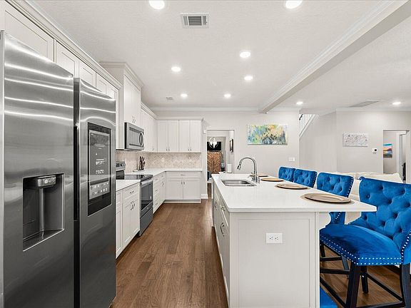 5th image of 437 Arrowwood Drive