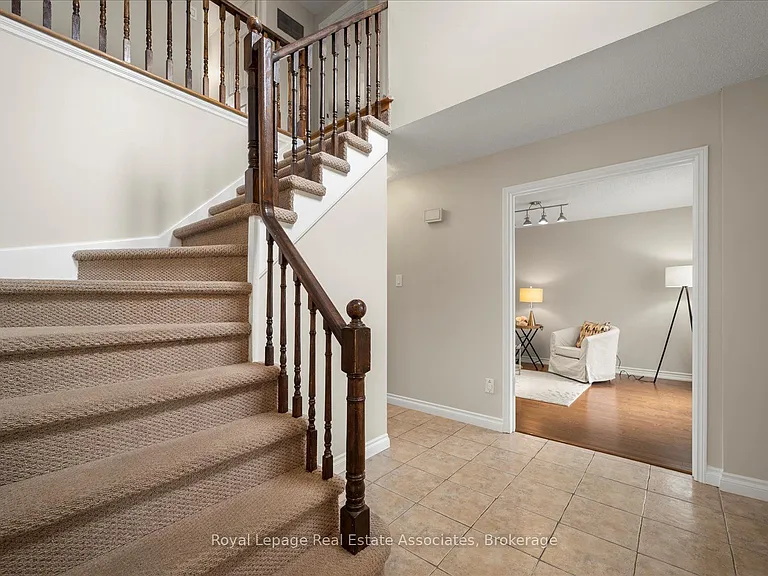 438 Claremont Cres — Photo 18