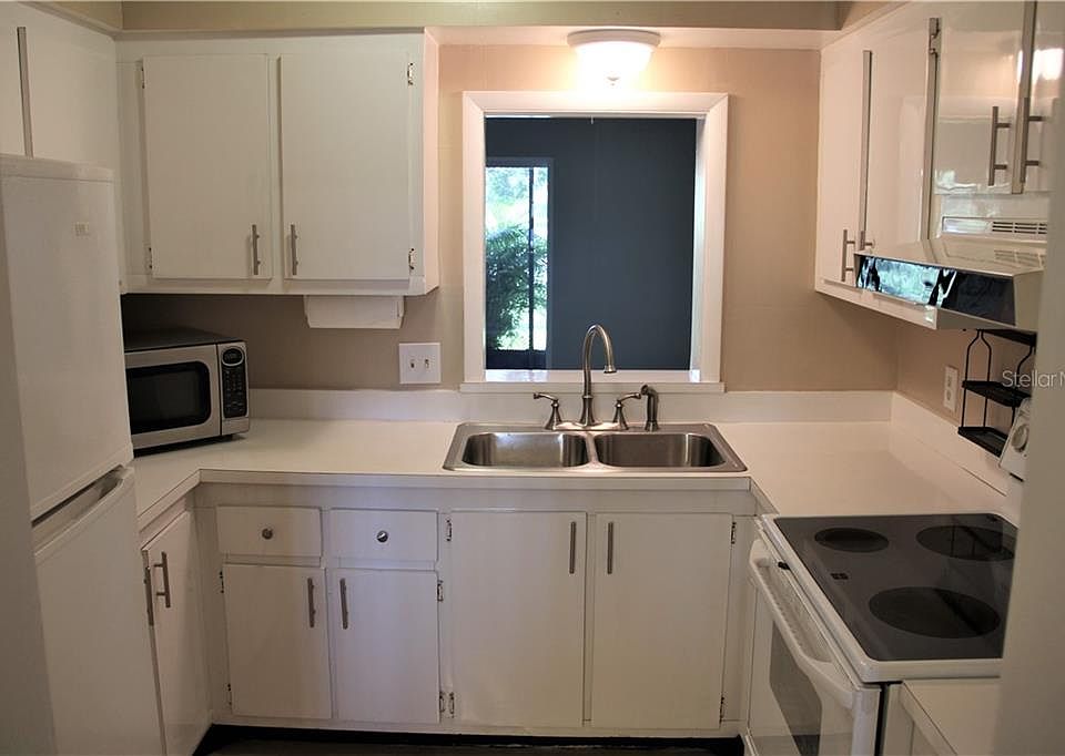 2nd image of 4024 Cortez Dr APT A