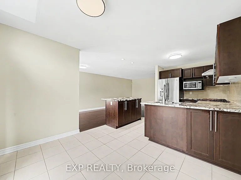 472 Temiskaming Cres — Photo 13