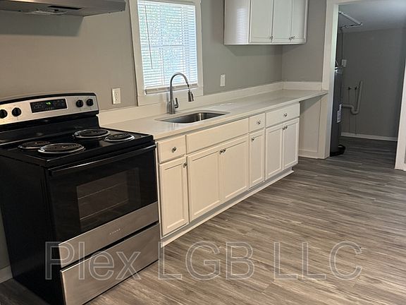 5th image of 203 Front St
