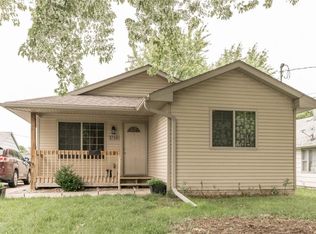 1718 E 27th St, Des Moines, IA 50317