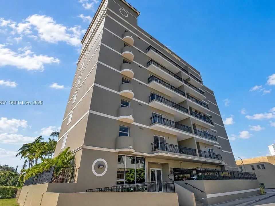 120 S Douglas Rd #405