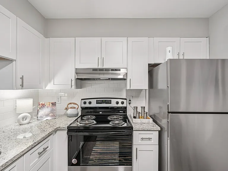 Las Palmas Apartments — Photo 16