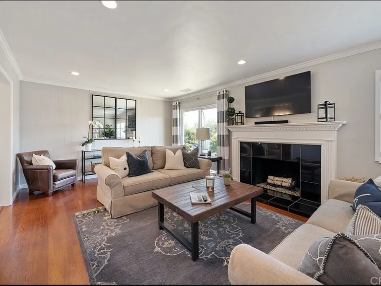 440 Country Club Dr — Photo 4