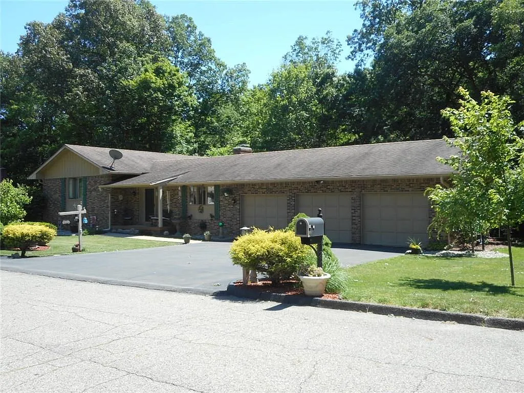 1179 W Lincoln Dr photo 1