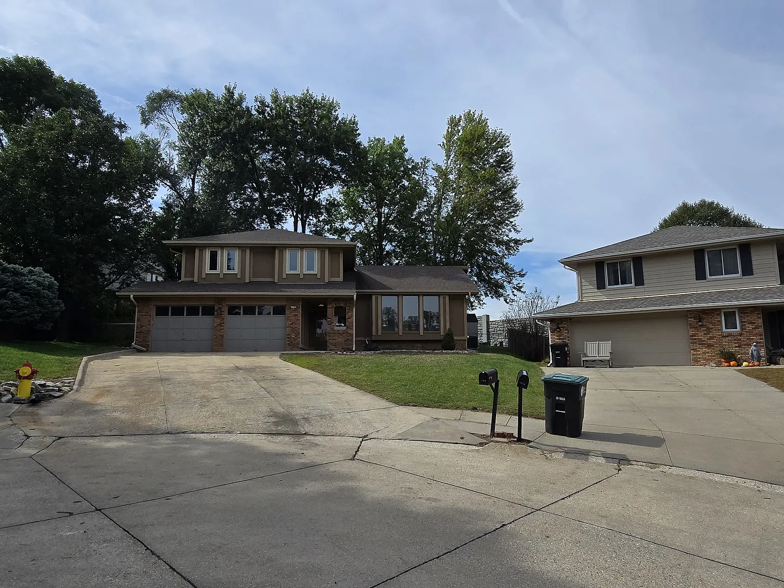 4 bed, 2.5 bath, 2570 sqft, $2,600 — Photo 2