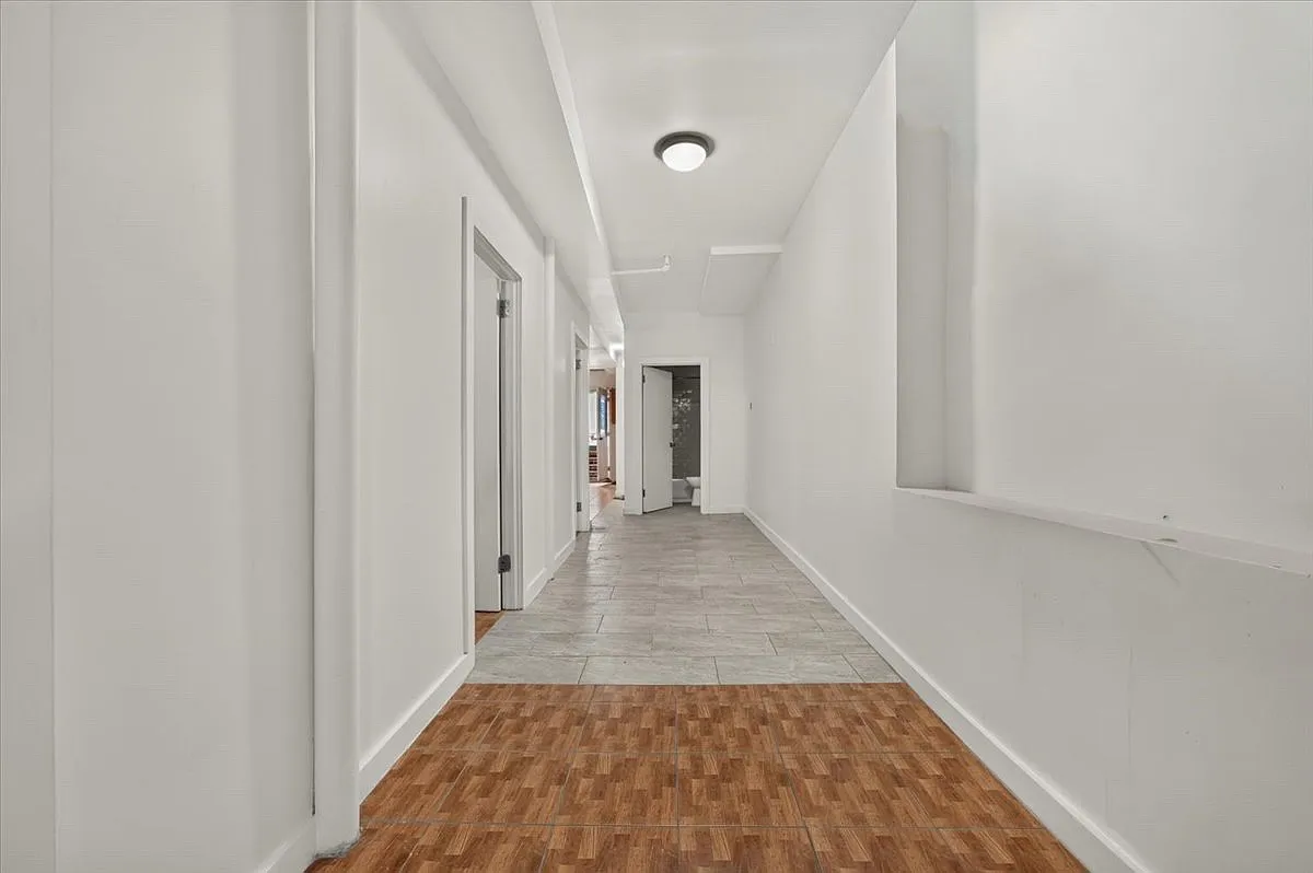 458 Drew St — Photo 1