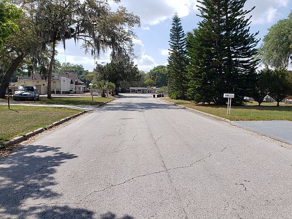3rd image of 410 W 19th St