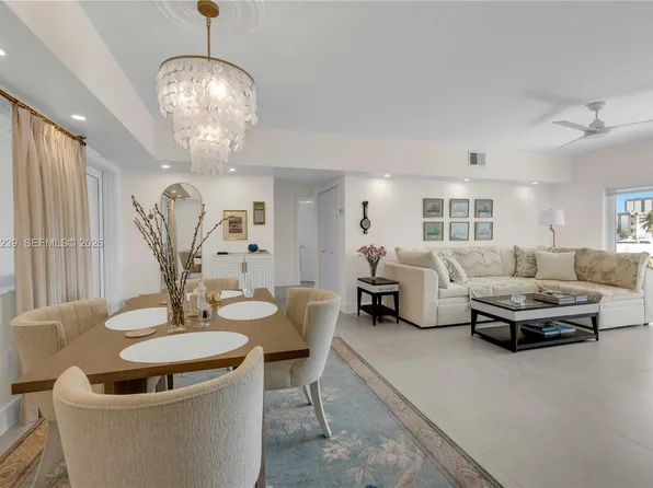 462 Golden Isles Dr APT 211, Hallandale, FL 33009