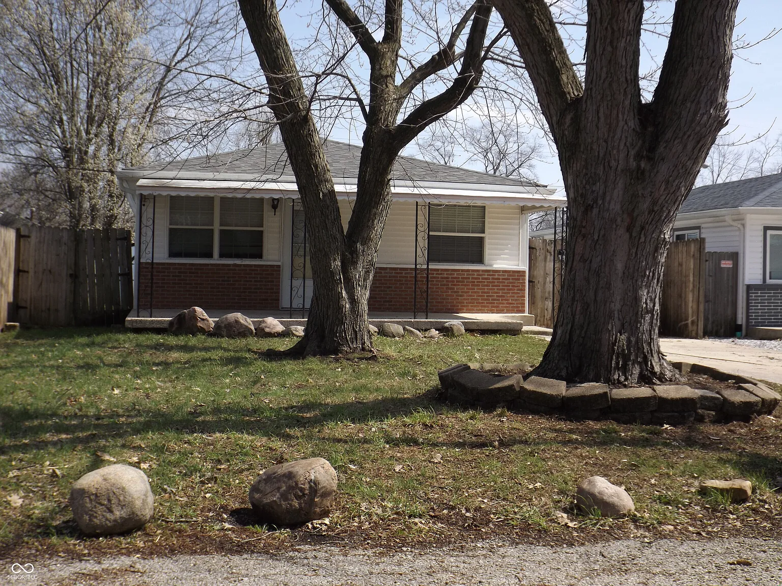 3863 Asbury St photo 1