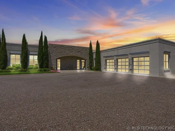526 N Adams St S, Jenks, OK 74037