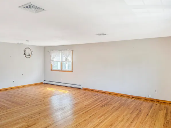 734 Kennedy Boulevard image 2 of 10