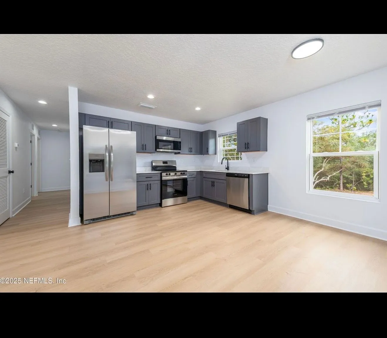 3 bed, 2.0 bath, 1227 sqft, $1,750 — Photo 1