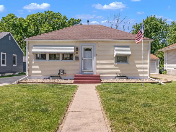 38 Blackhawk Hills Dr, Rock Island, IL 61201