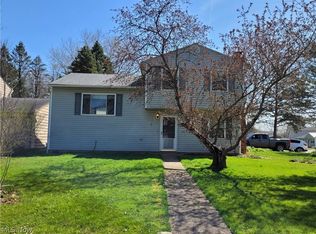 9124 Elm Cir, Windham, OH 44288