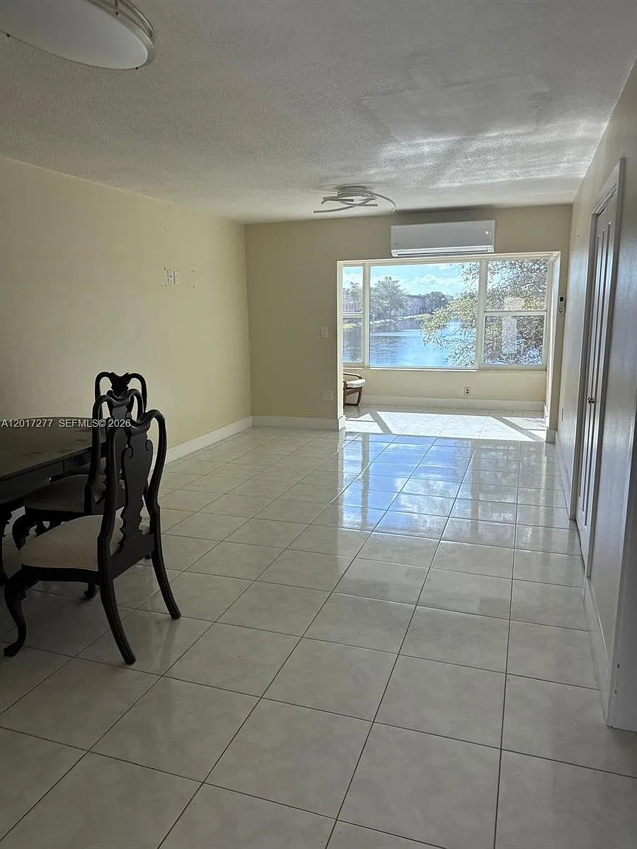 Building Photo - 300 NE 191st St #219