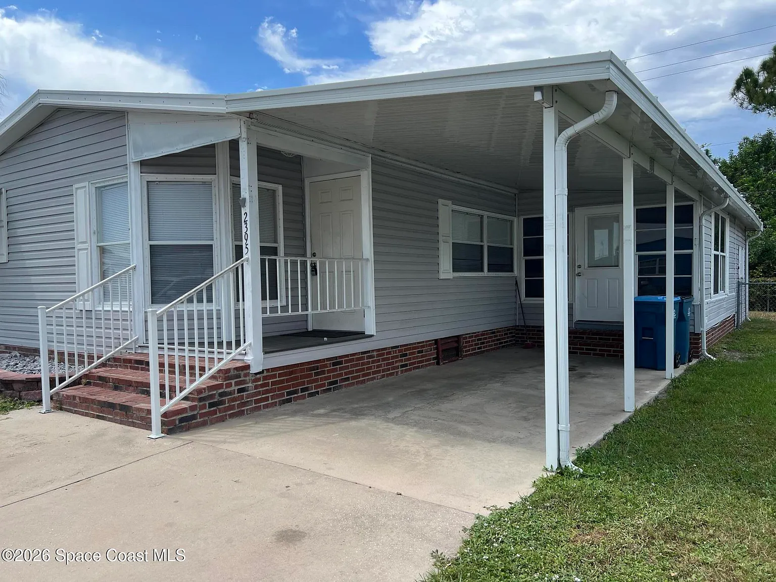 2 bed, 2.0 bath, 1099 sqft, $1,700 — Photo 2