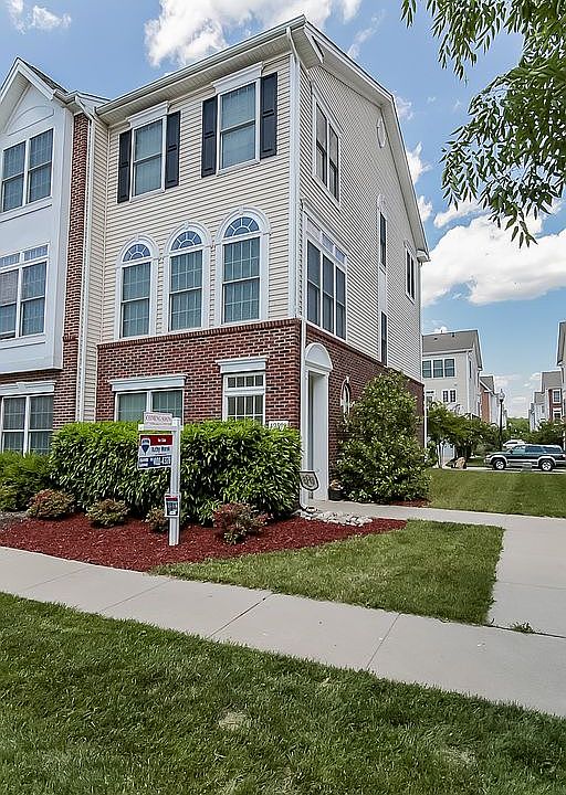 1st image of 42598 Pine Forest Dr
