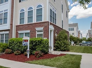42598 Pine Forest Dr, Chantilly, VA 20152