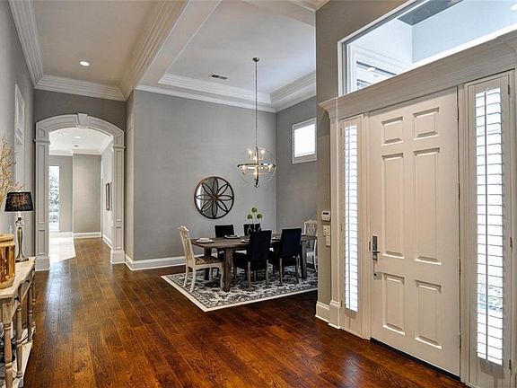 3rd image of 9 Woodcreek Ln