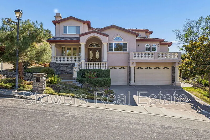 5 bed, 3.5 bath, 3868 sqft, $6,995 — Photo 1