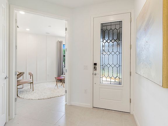 Model Representation Bright foyer