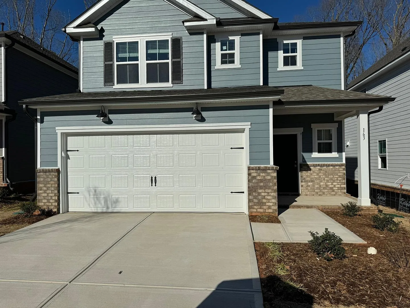 4 bed, 3.0 bath, 2400 sqft, $2,495 — Photo 1