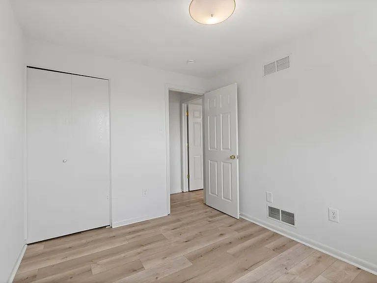 2055 Luehm Ave — Photo 18