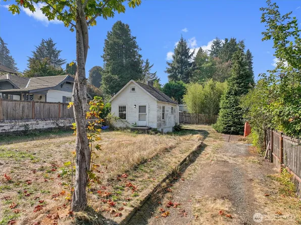 10217 12th Avenue NE, Seattle, WA 98125