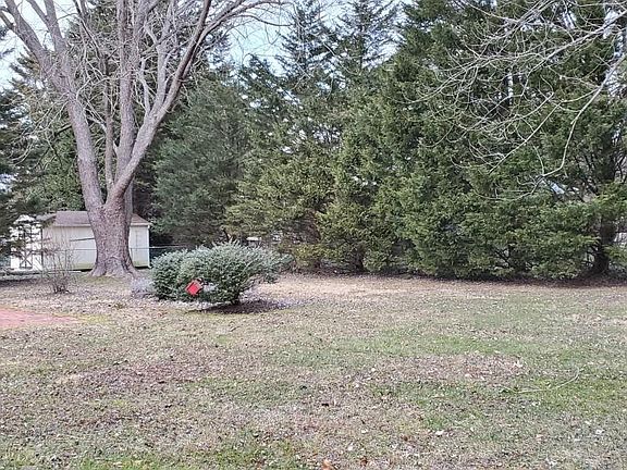 3rd image of 207 Waldo Dr