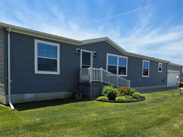 9758 Home Ct, Fenton, MI 48430