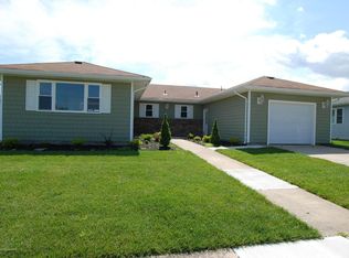 4 Miramar Ct, Toms River, NJ 08757