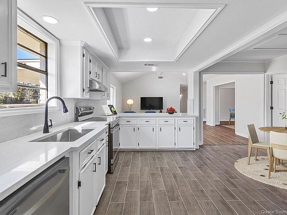 4th image of 363 Champagne Cir